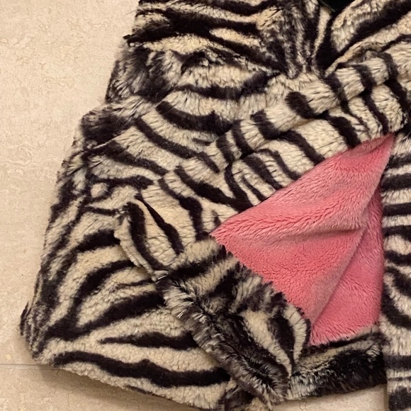 Widgeon Girls Zebra Faux Fur Coat w Hot Pink Faux Fur Lining w Black Bows/ 3T - Picture 5 of 8